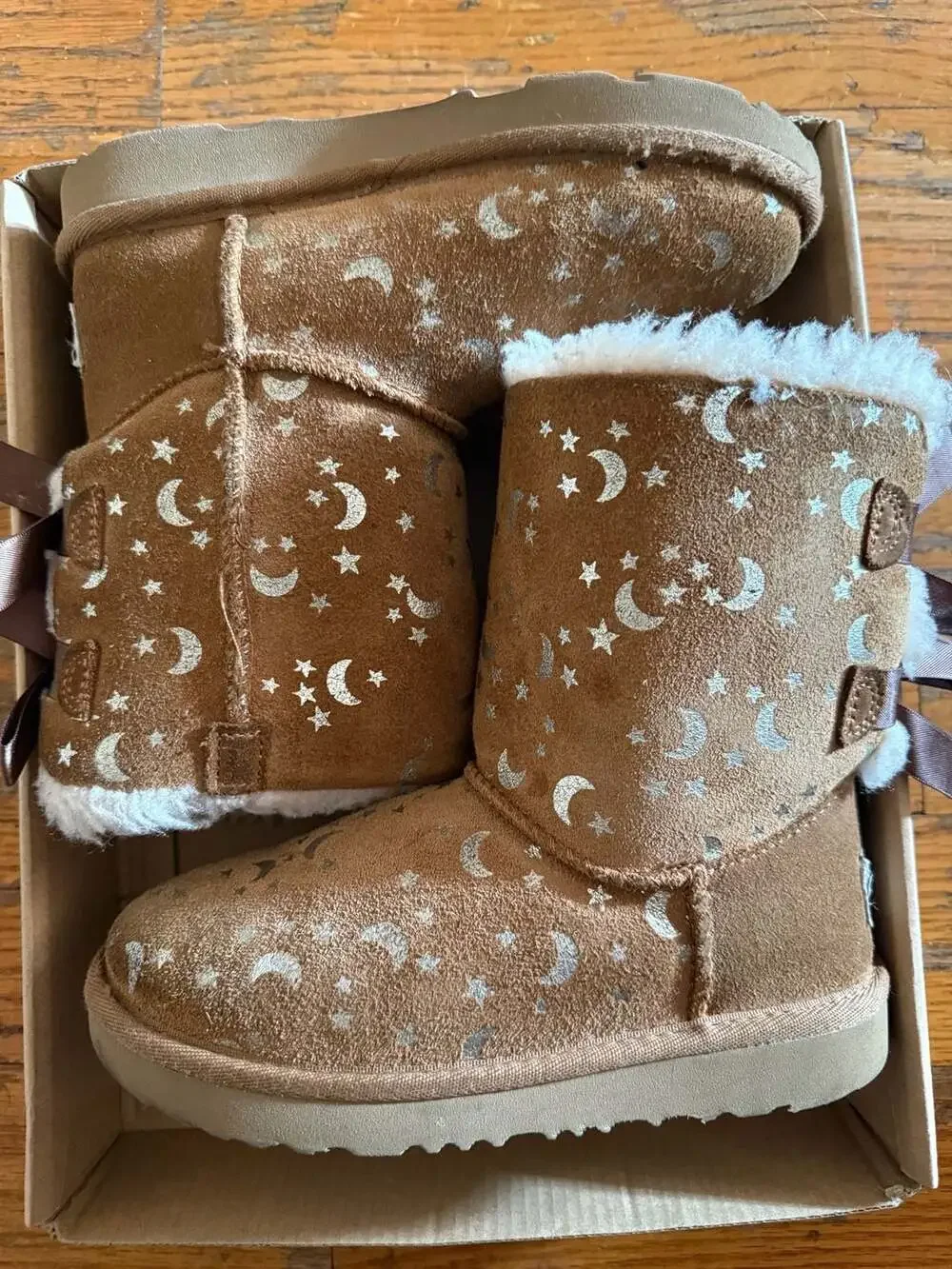 UGG Kids Bailey Bow II Moon and Stars Chestnut Suede Boots